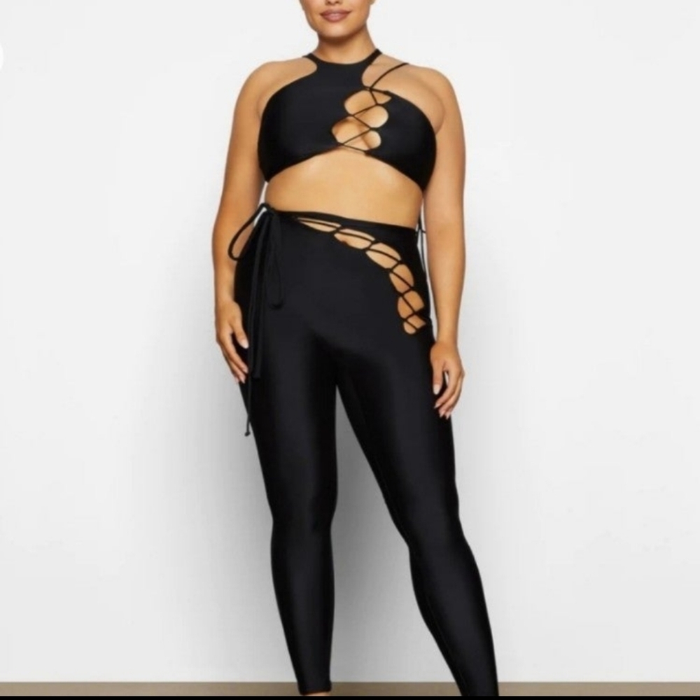(B32) SKIMS Lace Up Leggings small
